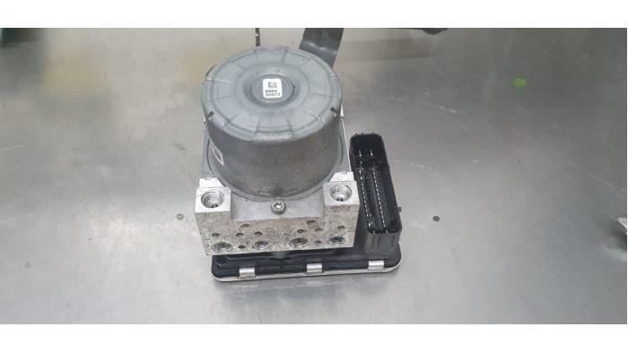 Gebruikte ABS Pomp Ford Fiesta 7 1.5 TDCi 85 Prijs € 150,00 Margeregeling aangeboden door De Witte Boerderij AutoMotive