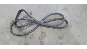 Gebruikte Deurrubber 2Deurs links Ford Transit Custom 2.2 TDCi 16V Prijs € 25,00 Margeregeling aangeboden door De Witte Boerderij AutoMotive