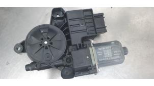 Gebruikte Motor electrisch raam Skoda Fabia IV (PJ3) 1.0 TSI 12V Prijs € 35,00 Margeregeling aangeboden door De Witte Boerderij AutoMotive