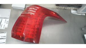 Gebruikte Achterlicht rechts Peugeot 5008 I (0A/0E) 1.6 THP 16V Prijs € 100,00 Margeregeling aangeboden door De Witte Boerderij AutoMotive