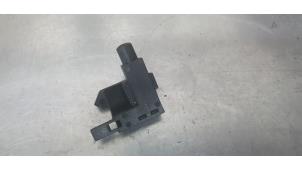 Gebruikte Schakelaar handrem Volkswagen Tiguan (5N1/2) 2.0 TSI 16V 4Motion Prijs € 5,00 Margeregeling aangeboden door De Witte Boerderij AutoMotive