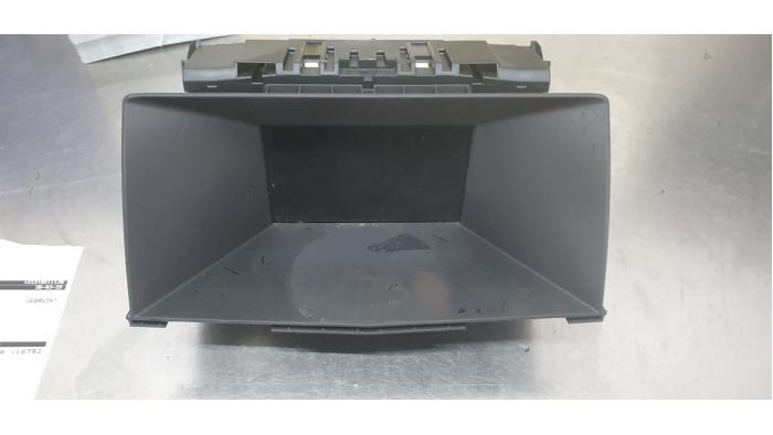 Gebruikte Display Interieur Opel Astra H SW (L35) 1.6 16V Twinport Prijs € 25,00 Margeregeling aangeboden door De Witte Boerderij AutoMotive
