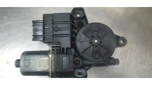 Gebruikte Motor electrisch raam Seat Arona (KJX) 1.0 TSI 12V Prijs € 35,00 Margeregeling aangeboden door De Witte Boerderij AutoMotive