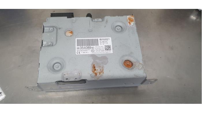 Navigatie Module van een Peugeot 208 II (UB/UH/UP) 1.2 Vti 12V PureTech 130 2021