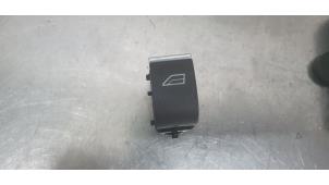 Gebruikte Ruit schakelaar elektrisch Ford Kuga II (DM2) 1.5 EcoBoost 16V 150 Prijs € 5,00 Margeregeling aangeboden door De Witte Boerderij AutoMotive