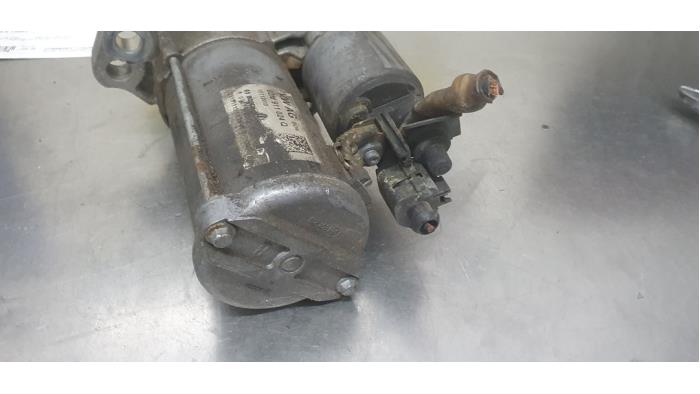 Startmotor van een Volkswagen Tiguan (AD1) 1.5 TSI 16V Evo BlueMotion Technology 2020