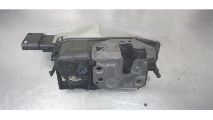 Deurslot Mechaniek 4Deurs rechts-voor van een Peugeot 208 II (UB/UH/UP) 1.2 Vti 12V PureTech 130 2021