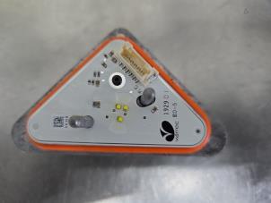 Gebruikte Module LED koplamp Renault Captur (2R) 1.2 TCE 16V EDC Prijs € 50,00 Margeregeling aangeboden door De Witte Boerderij AutoMotive