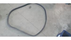 Gebruikte Portierrubber 4Deurs links-achter Peugeot 108 1.0 12V VVT-i Prijs € 21,00 Margeregeling aangeboden door De Witte Boerderij AutoMotive