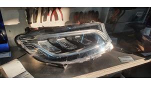 Gebruikte Koplamp rechts Mercedes Sprinter 3,5t (907.6/910.6) 315 CDI 2.0 D RWD Prijs € 605,00 Inclusief btw aangeboden door De Witte Boerderij AutoMotive