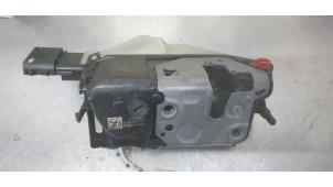 Gebruikte Deurslot Mechaniek 4Deurs rechts-achter Peugeot 208 II (UB/UH/UP) 1.2 Vti 12V PureTech 130 Prijs € 35,00 Margeregeling aangeboden door De Witte Boerderij AutoMotive