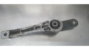 Gebruikte Versnellingsbak Steun Volkswagen Tiguan (5N1/2) 2.0 TSI 16V 4Motion Prijs € 15,00 Margeregeling aangeboden door De Witte Boerderij AutoMotive