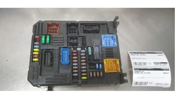 Computer Body Control van een Peugeot 208 II (UB/UH/UP) 1.2 Vti 12V PureTech 130 2021