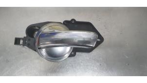 Gebruikte Deurgreep 2Deurs links Fiat 500 (312) 1.0 Hybrid Prijs € 15,00 Margeregeling aangeboden door De Witte Boerderij AutoMotive