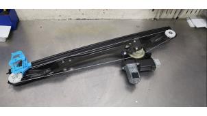 Gebruikte Ruitmechaniek 2Deurs links-voor Opel Combo Cargo 1.5 CDTI 100 Prijs € 45,00 Margeregeling aangeboden door De Witte Boerderij AutoMotive