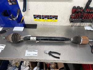 Gebruikte Steekas rechts-voor Seat Arona (KJX) 1.0 TSI 12V Prijs € 250,00 Margeregeling aangeboden door De Witte Boerderij AutoMotive