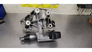 Gebruikte Dynamosteun boven Fiat Talento 2.0 EcoJet BiTurbo 145 Prijs € 25,00 Margeregeling aangeboden door De Witte Boerderij AutoMotive