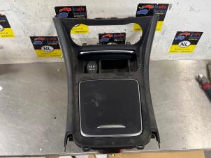 Gebruikte Middenconsoles Mercedes A (W176) 2.2 A-200 CDI, A-200d 16V Prijs € 35,00 Margeregeling aangeboden door De Witte Boerderij AutoMotive