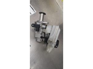 Gebruikte Hoofdremcilinder Audi Q2 (GAB/GAG) 1.6 30 TDI 16V Prijs € 25,00 Margeregeling aangeboden door De Witte Boerderij AutoMotive