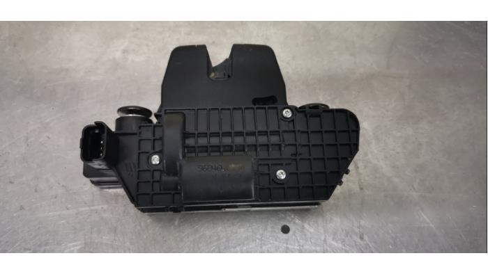 Slotmechaniek Achterklep van een Peugeot 208 II (UB/UH/UP) 1.2 Vti 12V PureTech 130 2021