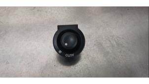 Gebruikte Schakelaar Spiegel Landrover Range Rover Sport (LS) 3.6 TDV8 32V Prijs € 10,00 Margeregeling aangeboden door De Witte Boerderij AutoMotive