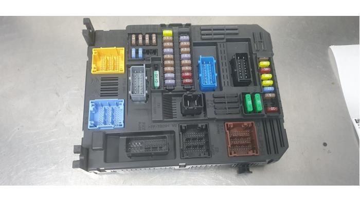 Gebruikte Module Bodycontrol Opel Crossland (X) 1.2 Turbo 12V Prijs € 125,00 Margeregeling aangeboden door De Witte Boerderij AutoMotive