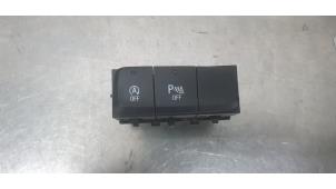 Gebruikte PDC Schakelaar Opel Crossland (X) 1.2 Turbo 12V Prijs € 10,00 Margeregeling aangeboden door De Witte Boerderij AutoMotive