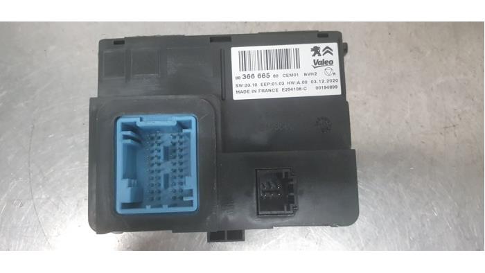 Gebruikte Koeling Module Opel Crossland (X) 1.2 Turbo 12V Prijs € 20,00 Margeregeling aangeboden door De Witte Boerderij AutoMotive