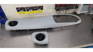 Gebruikte Dashboard sierlijst Toyota Yaris III (P13) 1.5 16V Hybrid Prijs € 50,00 Margeregeling aangeboden door De Witte Boerderij AutoMotive