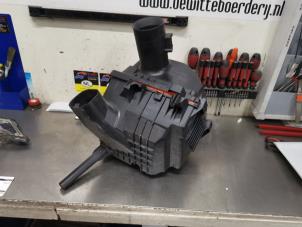 Gebruikte Luchtfilterhuis Renault Trafic (1FL/2FL/3FL/4FL) 1.6 dCi Twin Turbo Prijs € 25,00 Margeregeling aangeboden door De Witte Boerderij AutoMotive