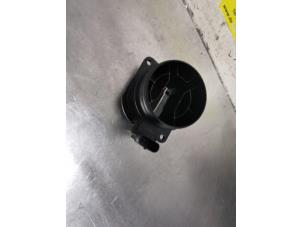 Gebruikte Luchtmassameter Audi Q2 (GAB/GAG) 1.6 30 TDI 16V Prijs € 25,00 Margeregeling aangeboden door De Witte Boerderij AutoMotive