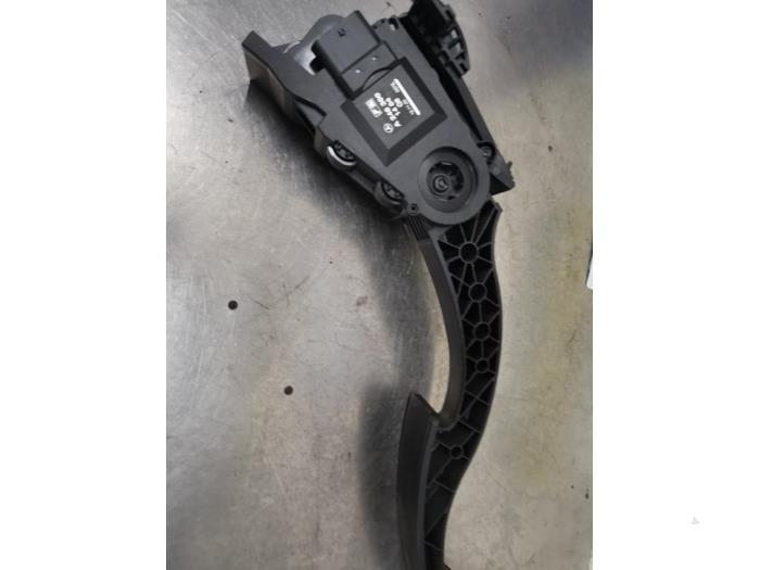 Gaspedaalpositie Sensor Mercedes A (W176), 2012 / 2018 1.6 A-180 16V, Hatchback, Benzine, 1.595cc, 90kW (122pk), FWD, M270910, 2012-09 / 2018-05, 176.042 (Gebruikt)
