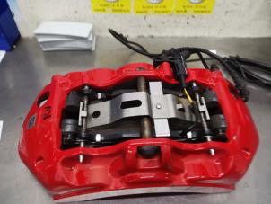 Gebruikte Remklauw (Tang) rechts-voor Mercedes C Estate AMG (S205) C-63 S,Edition 1 AMG 4.0 V8 Biturbo Prijs € 350,00 Margeregeling aangeboden door De Witte Boerderij AutoMotive