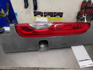 Gebruikte Achterlicht rechts Opel Vivaro Prijs € 35,00 Margeregeling aangeboden door De Witte Boerderij AutoMotive