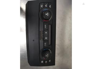 Gebruikte Chaufage Bedieningspaneel BMW 3 serie Touring (E91) 320i 16V Prijs € 25,00 Margeregeling aangeboden door De Witte Boerderij AutoMotive