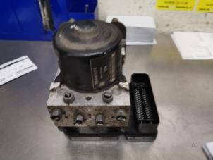 Gebruikte ABS Pomp Volkswagen Transporter/Caravelle T5 2.0 TDI DRF Prijs € 75,00 Margeregeling aangeboden door De Witte Boerderij AutoMotive