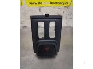 Gebruikte Alarmlicht Schakelaar Ford Puma Prijs € 10,00 Margeregeling aangeboden door De Witte Boerderij AutoMotive