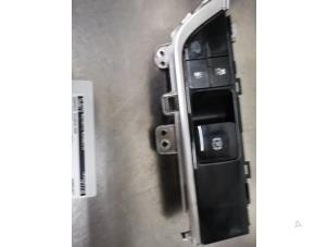 Gebruikte Schakelaar handrem Kia Sportage (NQ5E) 1.6 T-GDi PHEV 16V AWD Prijs € 75,00 Margeregeling aangeboden door De Witte Boerderij AutoMotive