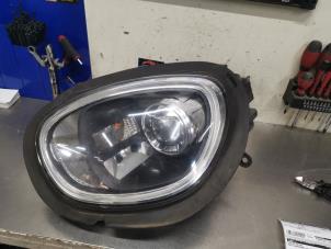 Gebruikte Linker Koplamp Mini Countryman (F60) 1.5 TwinPower Turbo 12V Cooper SE ALL4 Prijs € 350,00 Margeregeling aangeboden door De Witte Boerderij AutoMotive