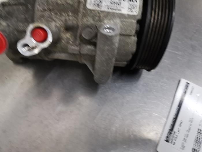 Aircopomp van een Volkswagen Polo V (6R) 1.4 TDI 12V 90 2016