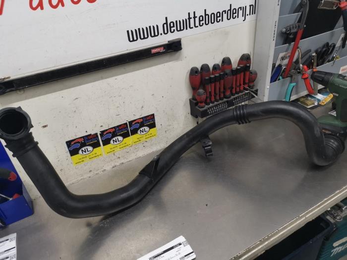 Gebruikte Intercooler Buis Opel Astra K 1.0 Turbo 12V Prijs € 25,00 Margeregeling aangeboden door De Witte Boerderij AutoMotive