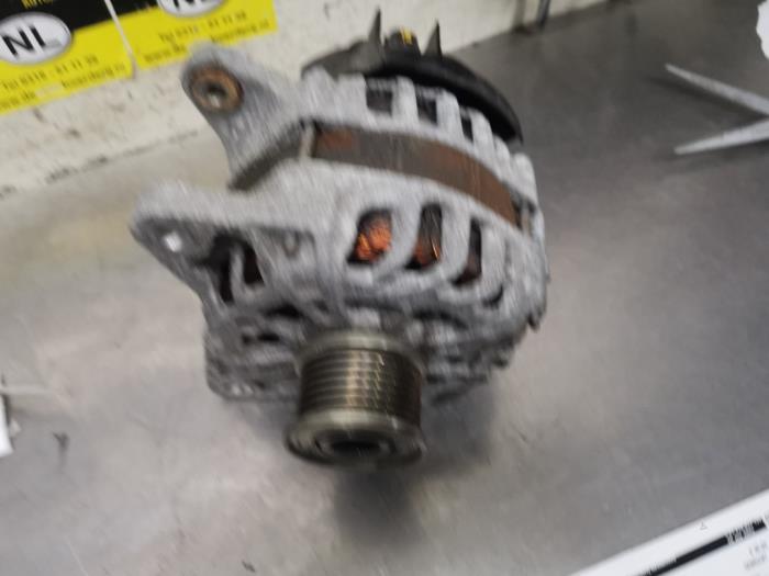 Gebruikte Dynamo Renault Clio Prijs € 35,00 Margeregeling aangeboden door De Witte Boerderij AutoMotive