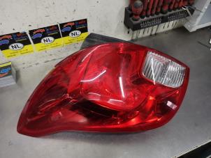 Gebruikte Achterlicht links Opel Mokka/Mokka X 1.4 Turbo 16V 4x2 Prijs € 35,00 Margeregeling aangeboden door De Witte Boerderij AutoMotive