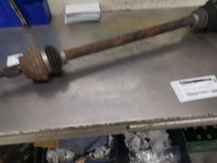 Gebruikte Aandrijfas rechts-achter Volkswagen Golf VII (AUA) 2.0 R 4Motion 16V Prijs € 50,00 Margeregeling aangeboden door De Witte Boerderij AutoMotive