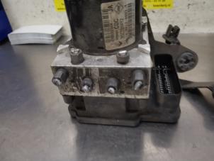 Gebruikte ABS Pomp Renault Megane III Grandtour (KZ) 1.5 dCi 110 Prijs € 95,00 Margeregeling aangeboden door De Witte Boerderij AutoMotive