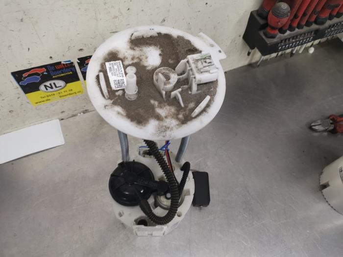 Gebruikte Tank element Pomp Opel Astra K 1.0 Turbo 12V Prijs € 25,00 Margeregeling aangeboden door De Witte Boerderij AutoMotive