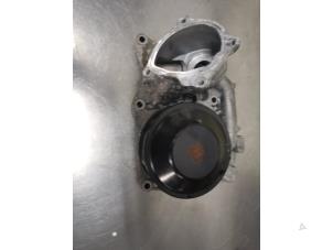 Gebruikte Waterpomp Mini Countryman (F60) 1.5 TwinPower Turbo 12V Cooper SE ALL4 Prijs € 50,00 Margeregeling aangeboden door De Witte Boerderij AutoMotive