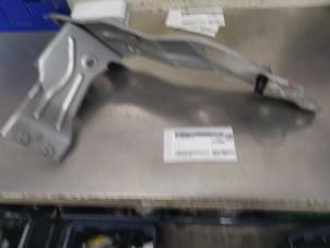 Gebruikte Frontdeel steun Dacia Jogger 1.0 TCe 100 Bi-Fuel , ECO-G 12V Prijs € 35,00 Margeregeling aangeboden door De Witte Boerderij AutoMotive