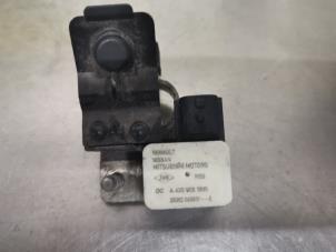 Gebruikte Accu sensor Dacia Jogger 1.0 TCe 100 Bi-Fuel , ECO-G 12V Prijs € 20,00 Margeregeling aangeboden door De Witte Boerderij AutoMotive