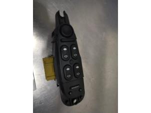 Gebruikte Raam schakelaar elektrisch Jaguar S-type (X200) 3.0 V6 24V Prijs € 45,00 Margeregeling aangeboden door De Witte Boerderij AutoMotive